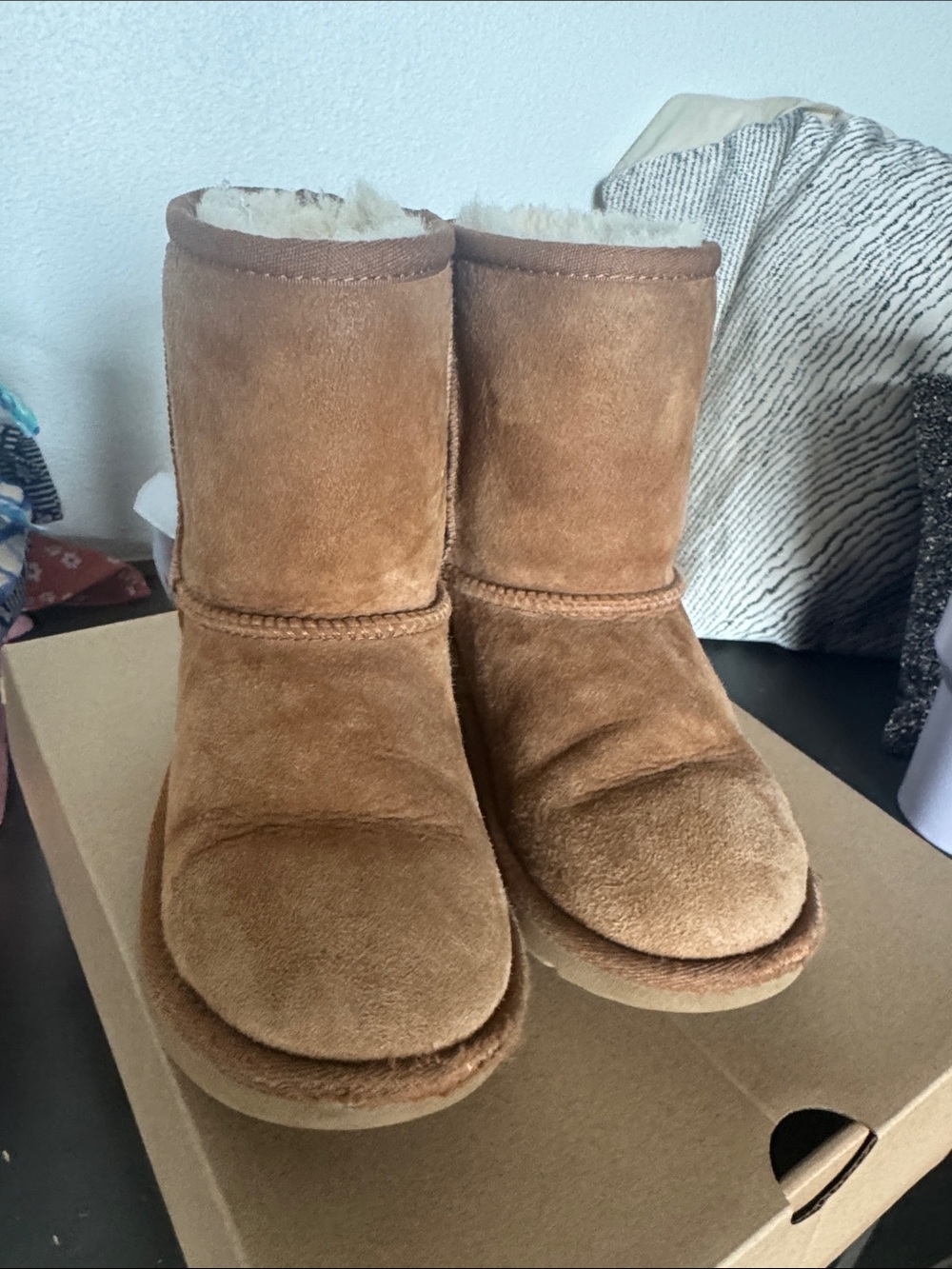 UGG Chestnut Kids Classic II Box with Size Label